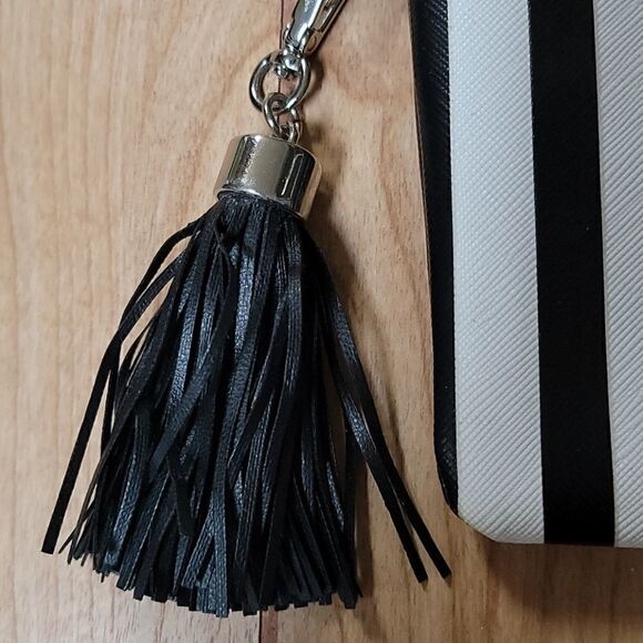 VICTORIA'S SECRET BLACK AND WHITE STRIPED "NEW YORK" WRISTLET - Picture 2 of 6